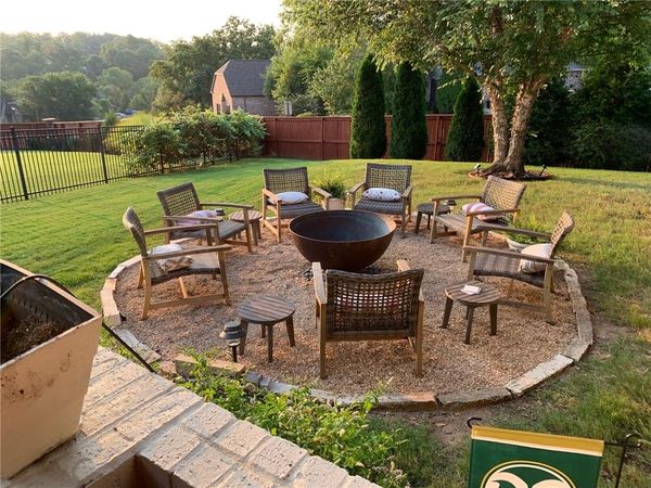 1106 NE Thorn Hill Road , Bentonville, AR 72712