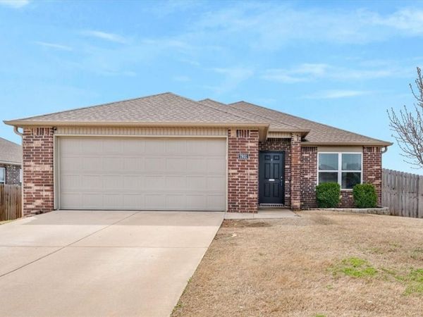 7931 Bridgegate Avenue, Springdale, AR 72762