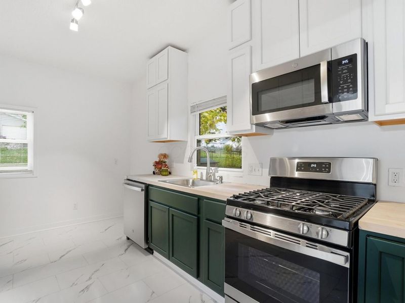 160 E Race Street , Mechanicsburg, OH 43044 Photo 10