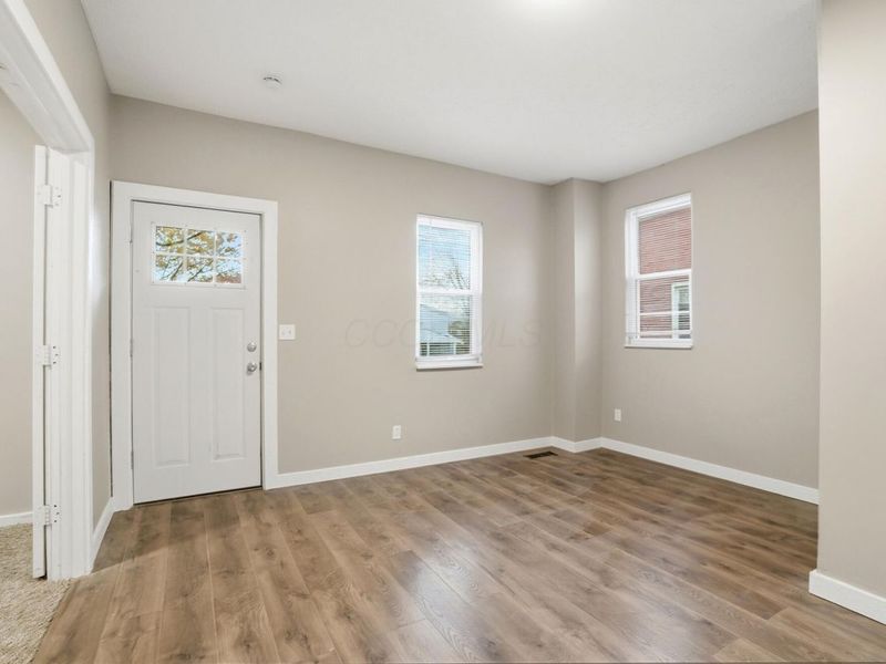 160 E Race Street , Mechanicsburg, OH 43044 Photo 4