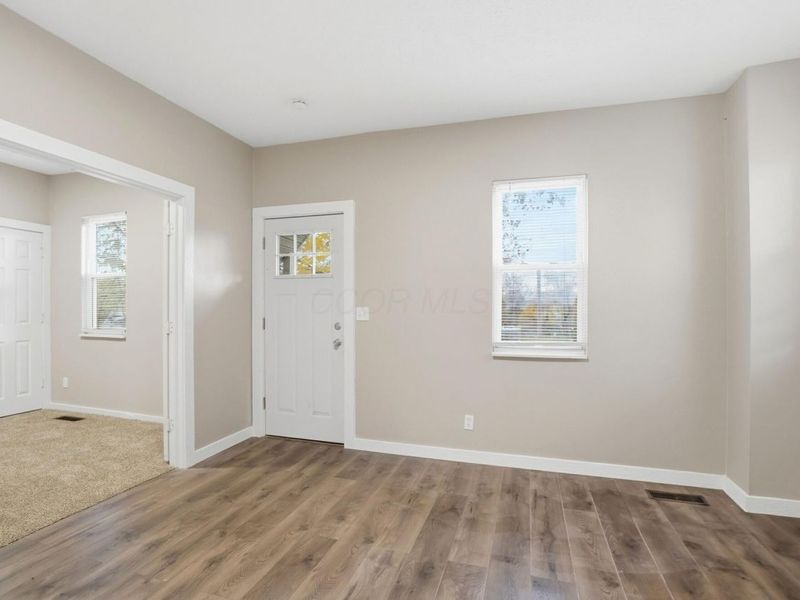 160 E Race Street , Mechanicsburg, OH 43044 Photo 5