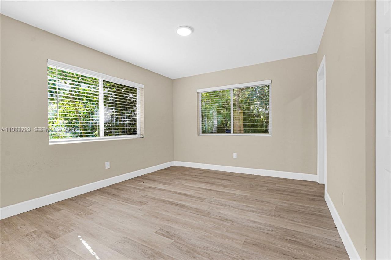 11919 NE 8th Ave , Biscayne Park, FL 33161 Photo