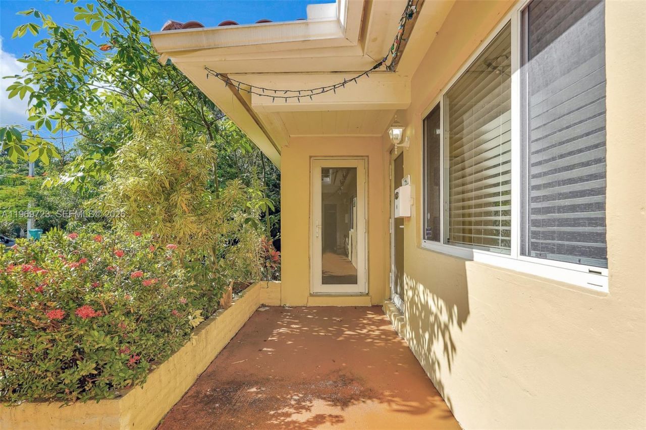 11919 NE 8th Ave , Biscayne Park, FL 33161 Photo