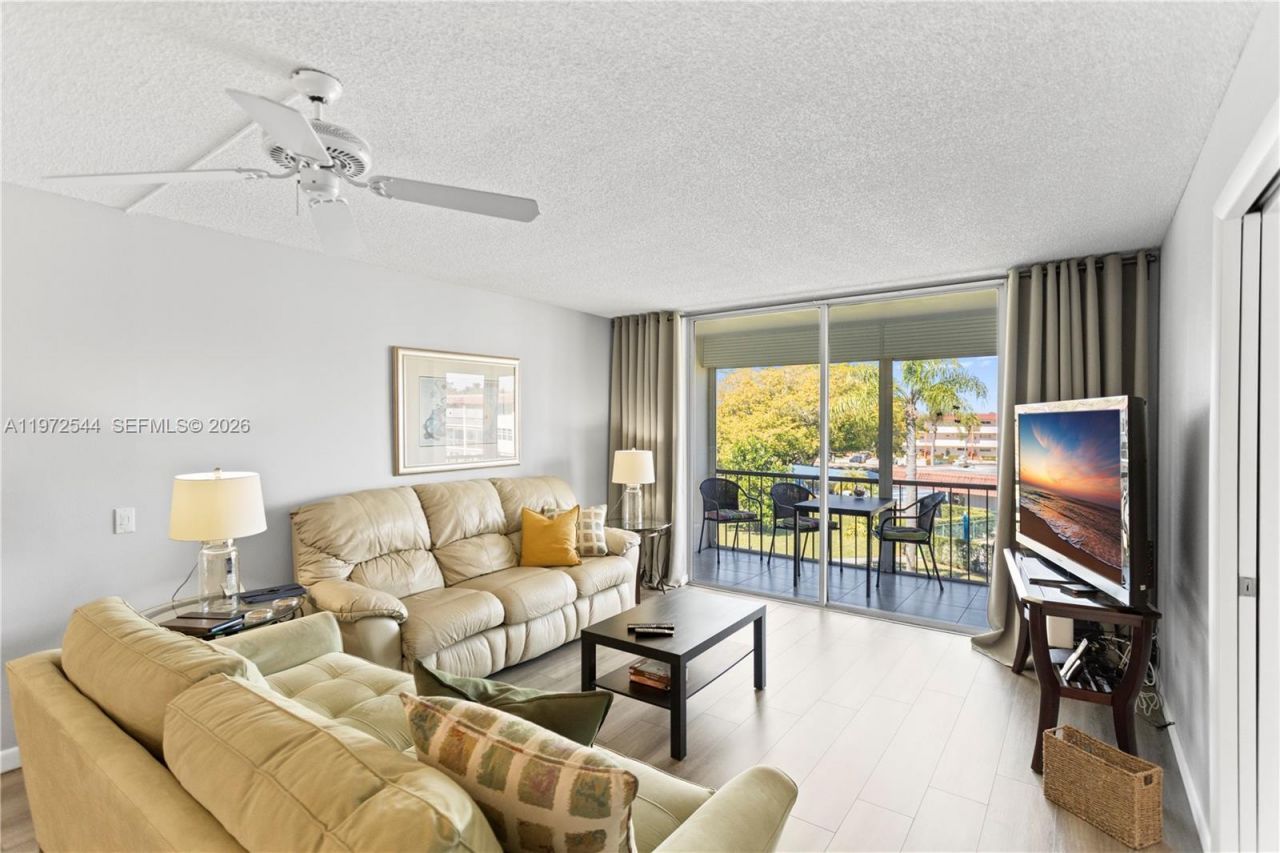 9523 S Hollybrook Lake Dr , Unit 21-307, Pembroke Pines, FL 33025 Photo