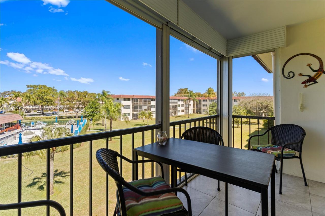 9523 S Hollybrook Lake Dr , Unit 21-307, Pembroke Pines, FL 33025 Photo