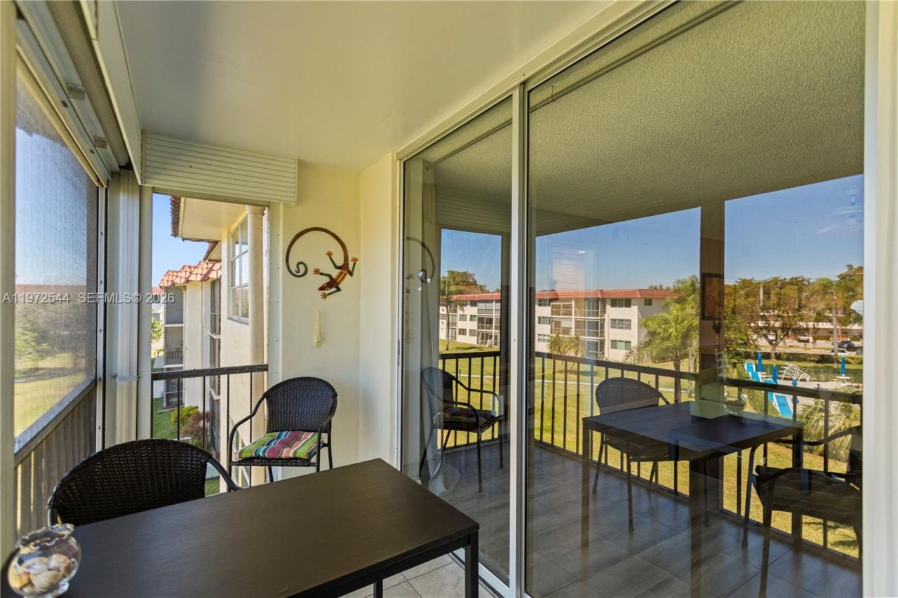9523 S Hollybrook Lake Dr , Unit 21-307, Pembroke Pines, FL 33025 Photo