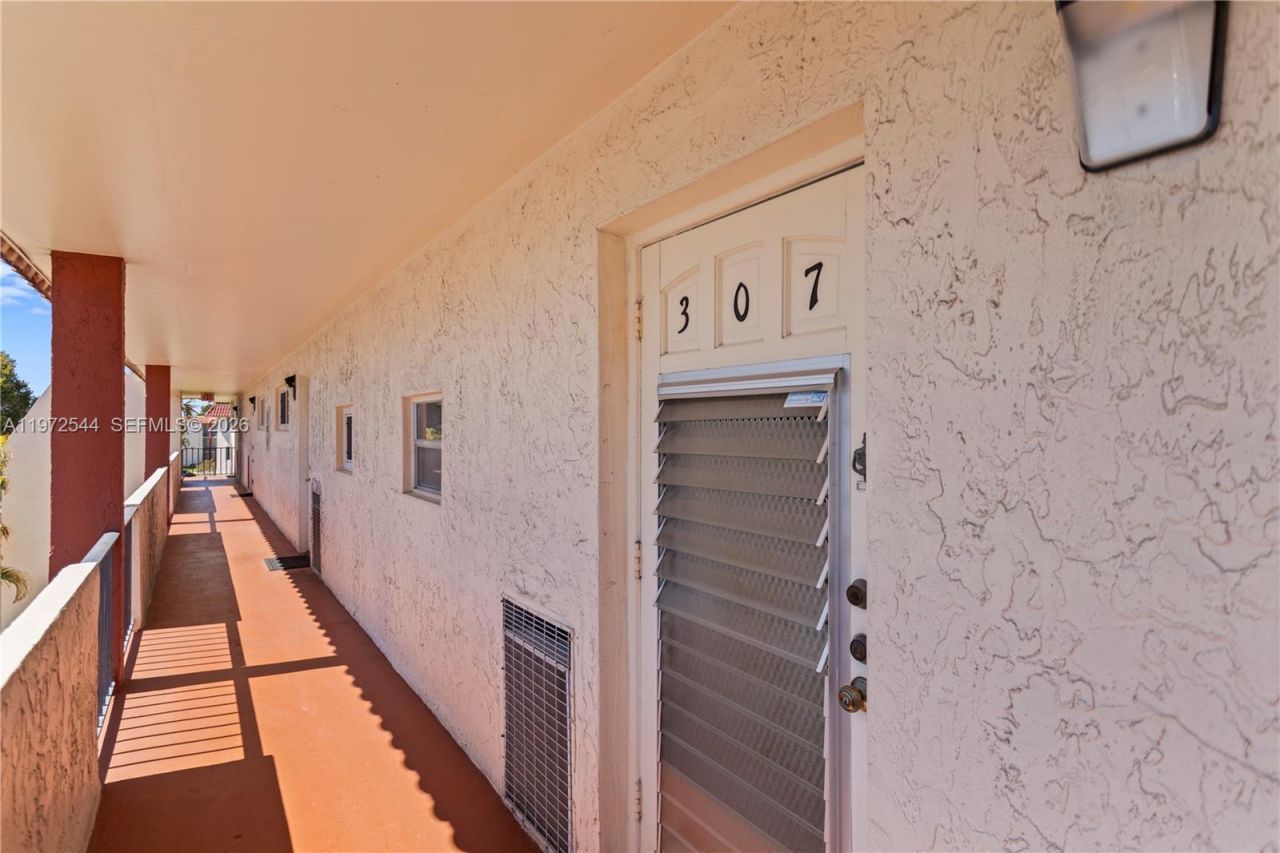 9523 S Hollybrook Lake Dr , Unit 21-307, Pembroke Pines, FL 33025 Photo