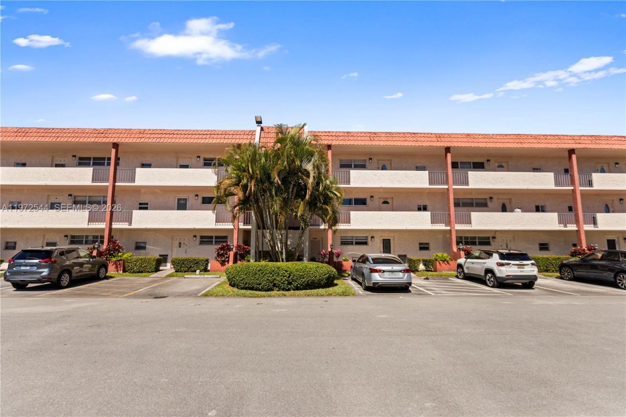 9523 S Hollybrook Lake Dr , Unit 21-307, Pembroke Pines, FL 33025 Photo