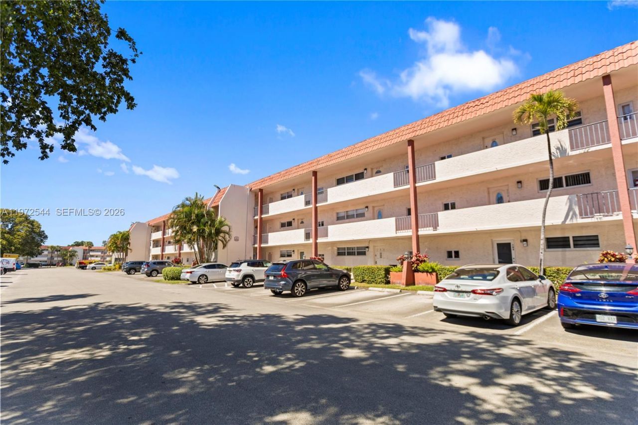 9523 S Hollybrook Lake Dr , Unit 21-307, Pembroke Pines, FL 33025 Photo