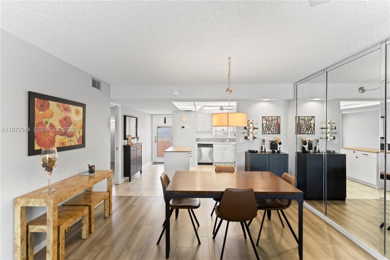 9523 S Hollybrook Lake Dr , Unit 21-307, Pembroke Pines, FL 33025 Photo