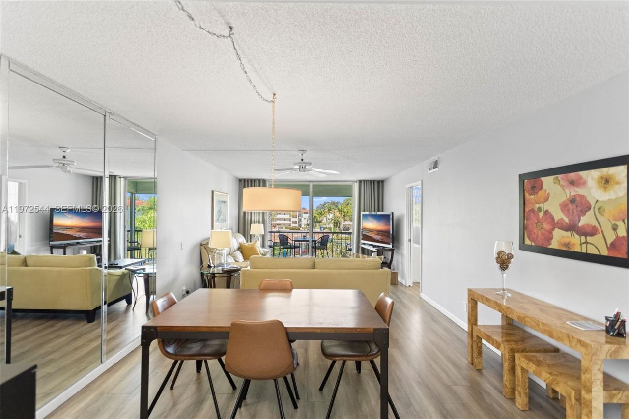 9523 S Hollybrook Lake Dr , Unit 21-307, Pembroke Pines, FL 33025 Photo