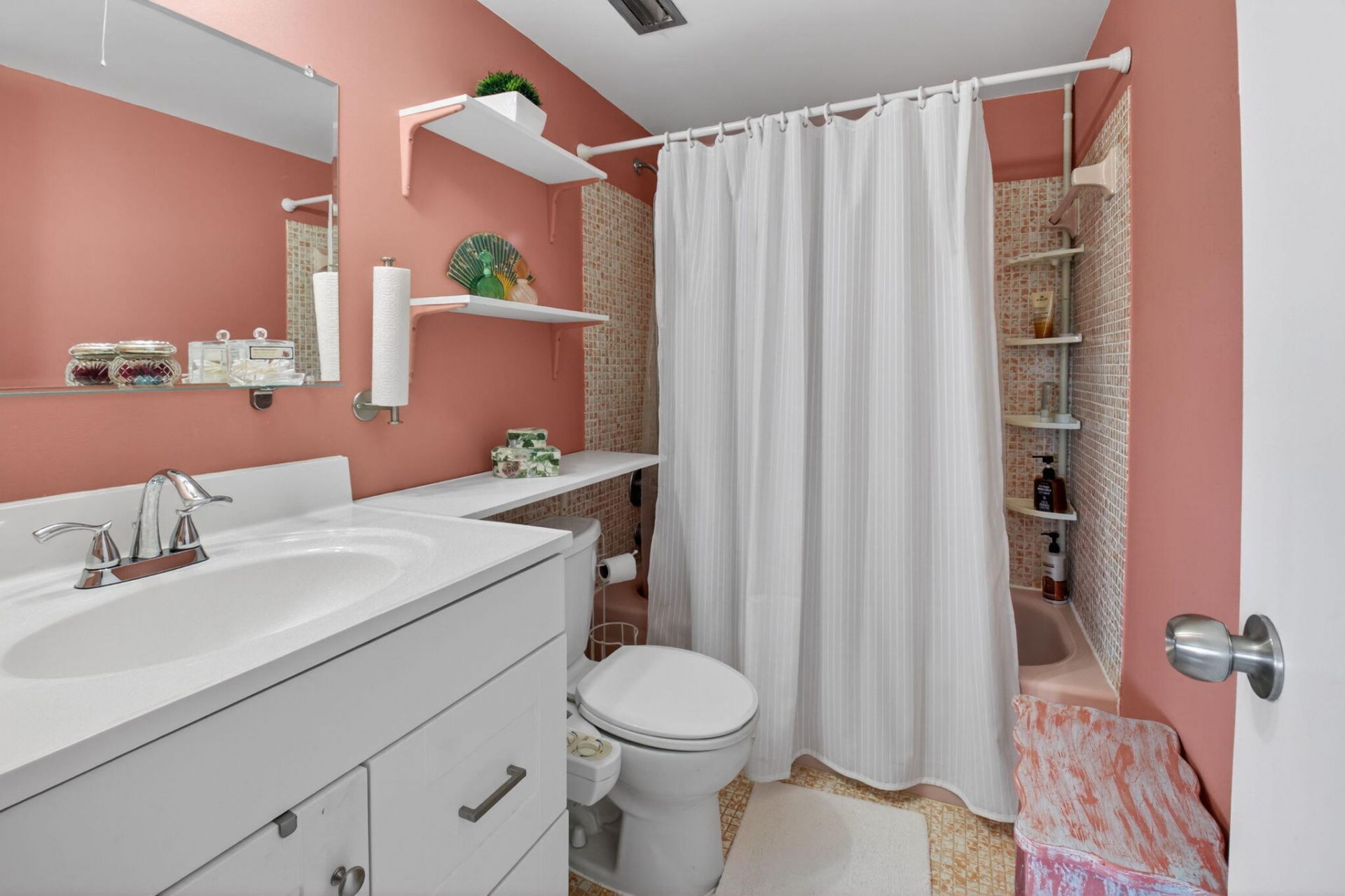 33 Abbey Lane, Unit 207, Delray Beach, FL 33446 Photo