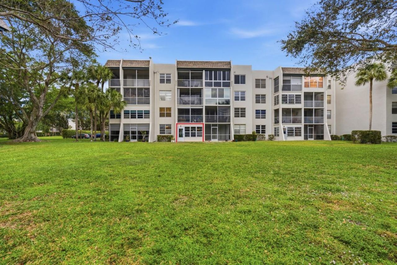 9410 Poinciana Place, Unit 108, Davie, FL 33324 Photo