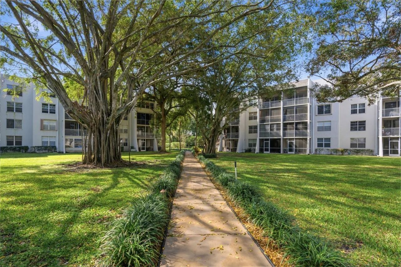 9410 Poinciana Place, Unit 108, Davie, FL 33324 Photo