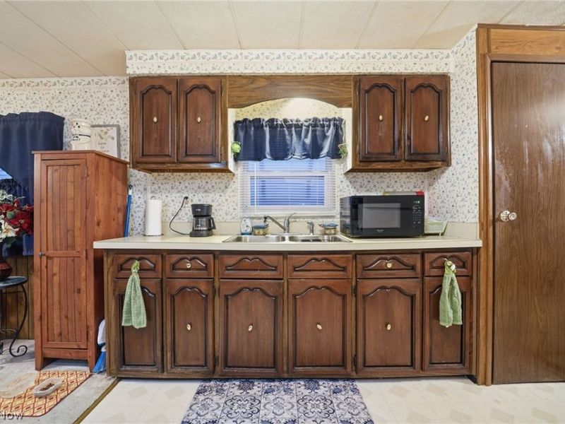 261 Chelsea Drive, Willoughby, OH 44094 Photo 10