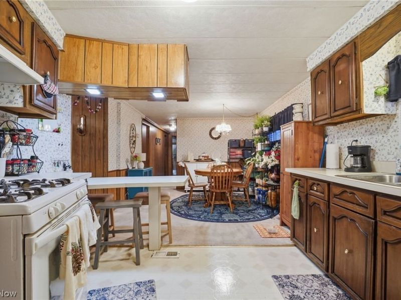 261 Chelsea Drive, Willoughby, OH 44094 Photo 7