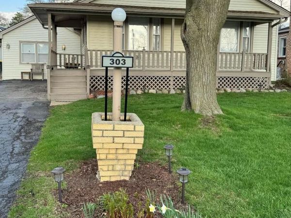 303 N Elmwood Avenue, Wood Dale, IL 60191