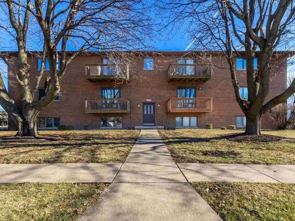 4195 Fairview Drive , Unit 4, Bettendorf, IA 52722