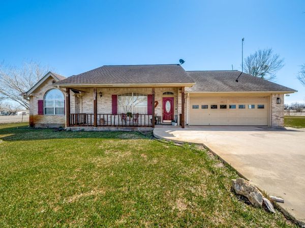 1068 County Road 227, Falls City, TX 78113