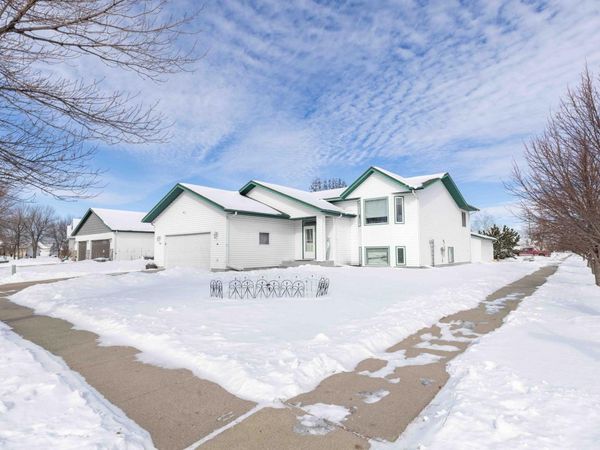 790 Lakeridge Drive, West Fargo, ND 58078