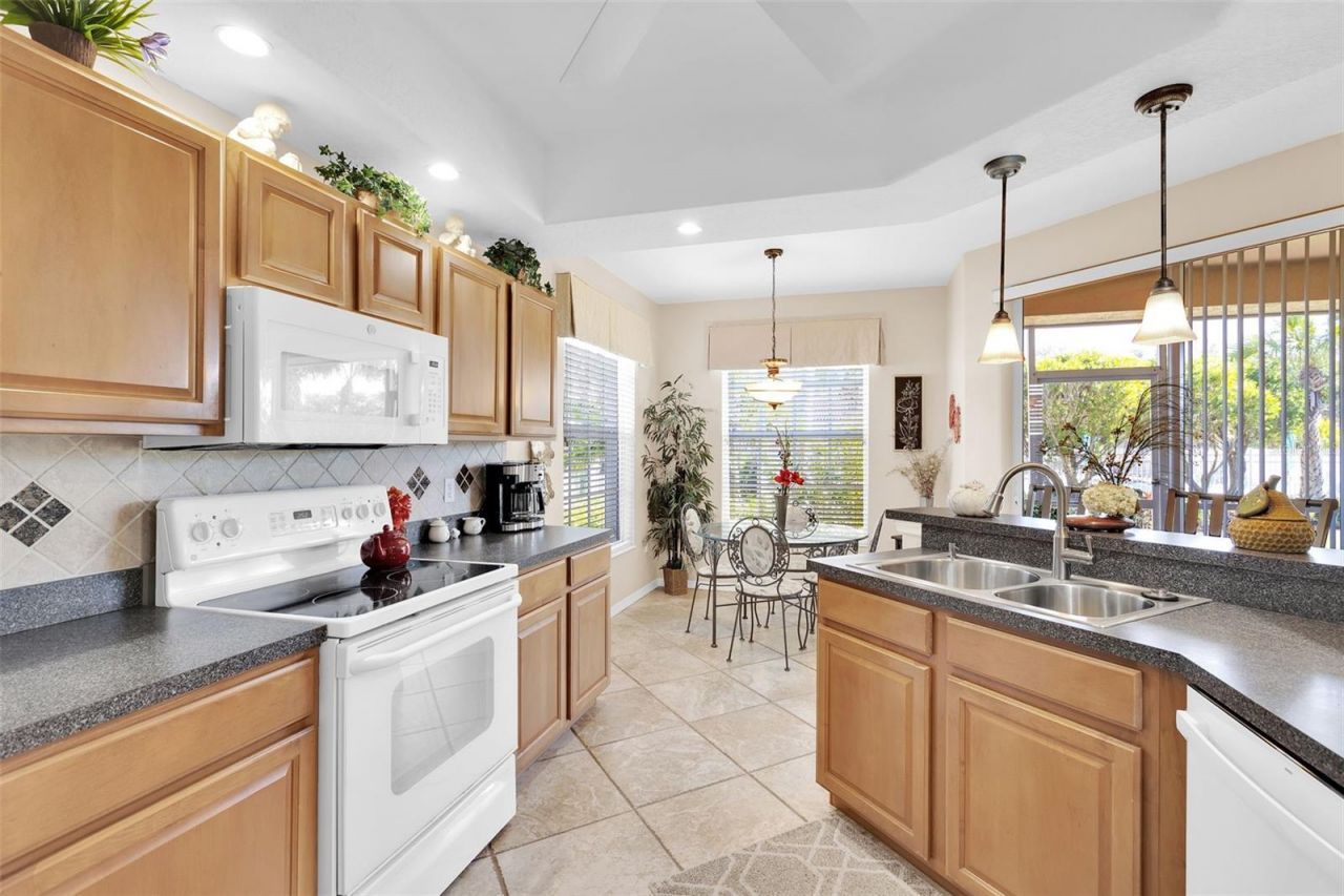 4533 Cinnamon Drive, Unit 2707, Sarasota, FL 34238 Photo