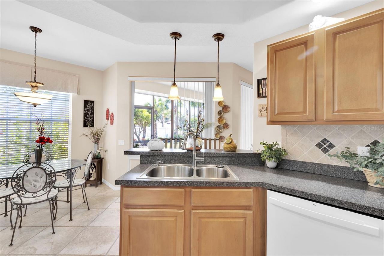 4533 Cinnamon Drive, Unit 2707, Sarasota, FL 34238 Photo