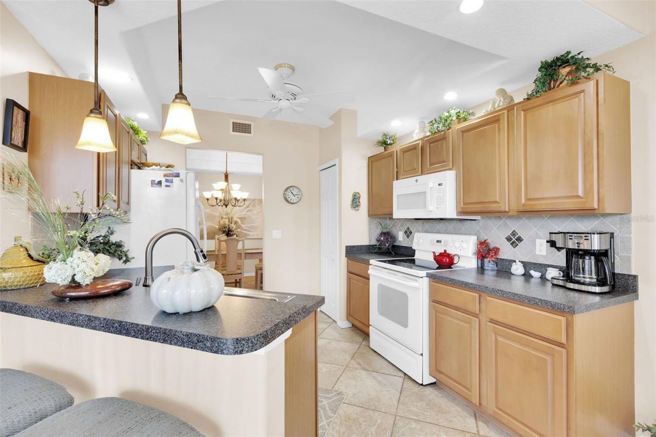4533 Cinnamon Drive, Unit 2707, Sarasota, FL 34238 Photo
