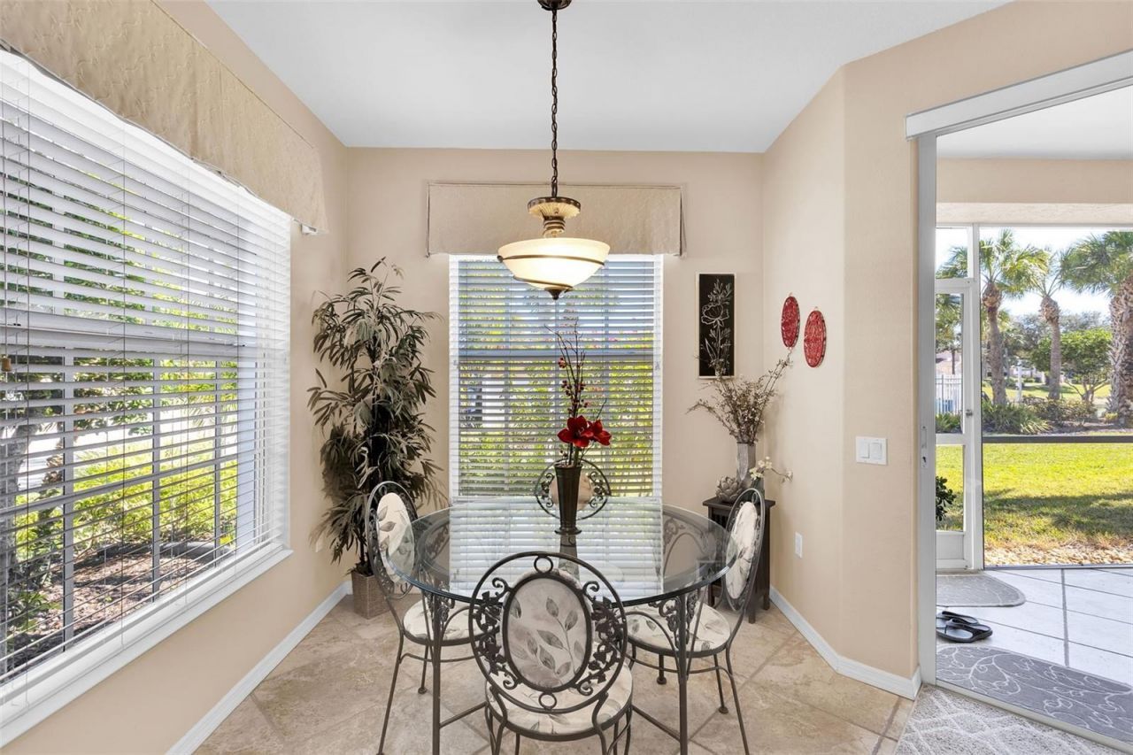 4533 Cinnamon Drive, Unit 2707, Sarasota, FL 34238 Photo