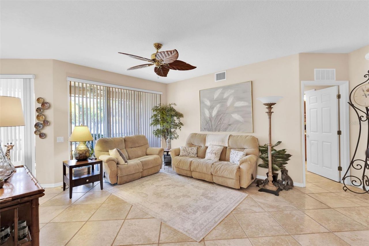 4533 Cinnamon Drive, Unit 2707, Sarasota, FL 34238 Photo