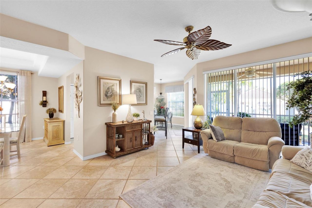 4533 Cinnamon Drive, Unit 2707, Sarasota, FL 34238 Photo