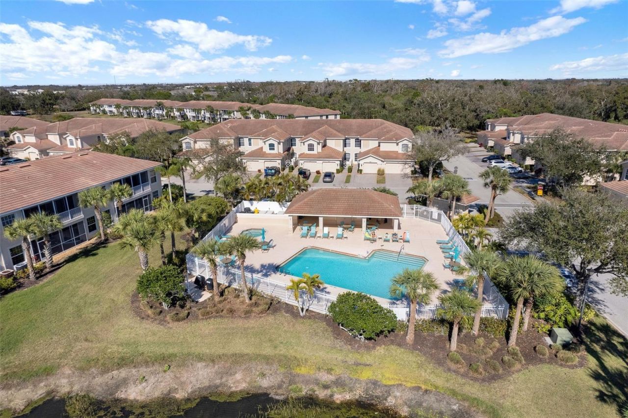 4533 Cinnamon Drive, Unit 2707, Sarasota, FL 34238 Photo