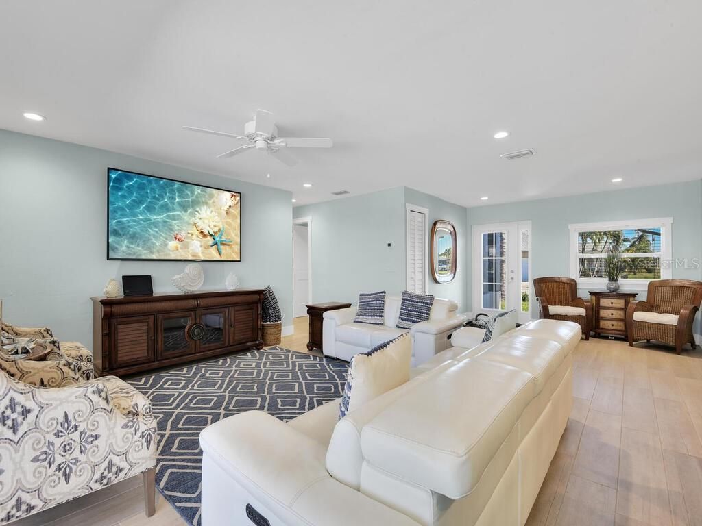 3840 SE 13th Avenue , Cape Coral, FL 33904 Photo