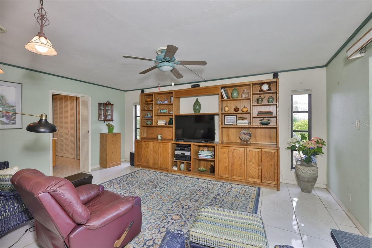 6728 19th Street N, Saint Petersburg, FL 33702 Photo