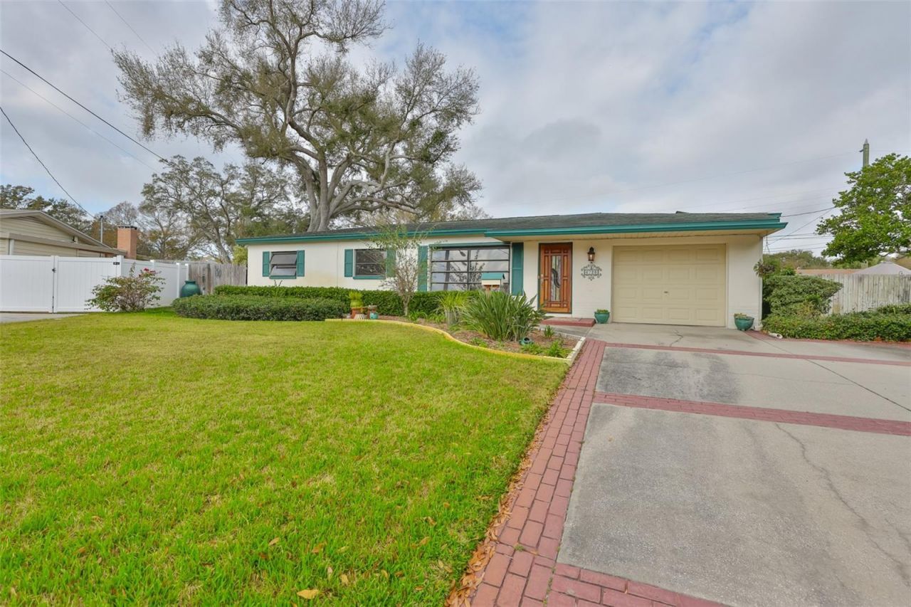 6728 19th Street N, Saint Petersburg, FL 33702 Photo