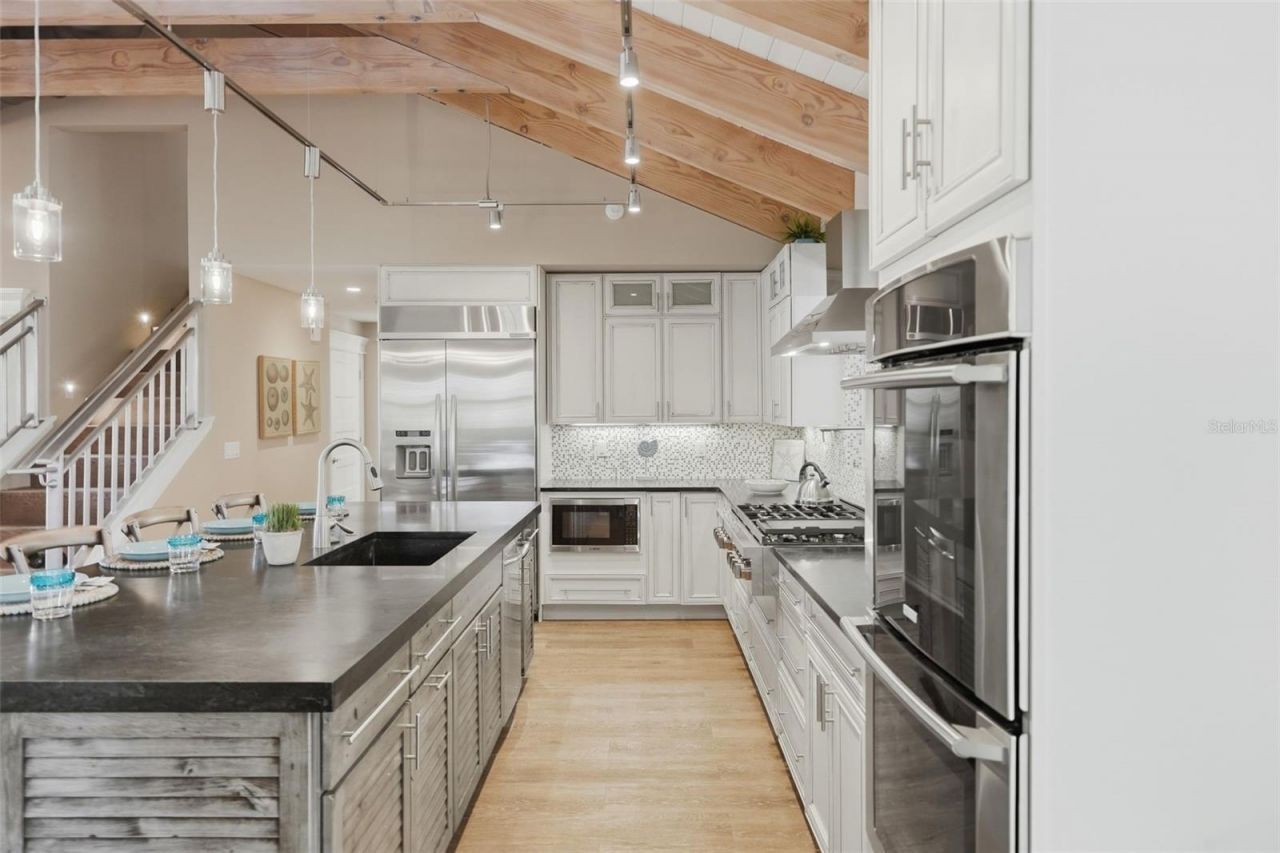 213 84th Street, Holmes Beach, FL 34217 Photo