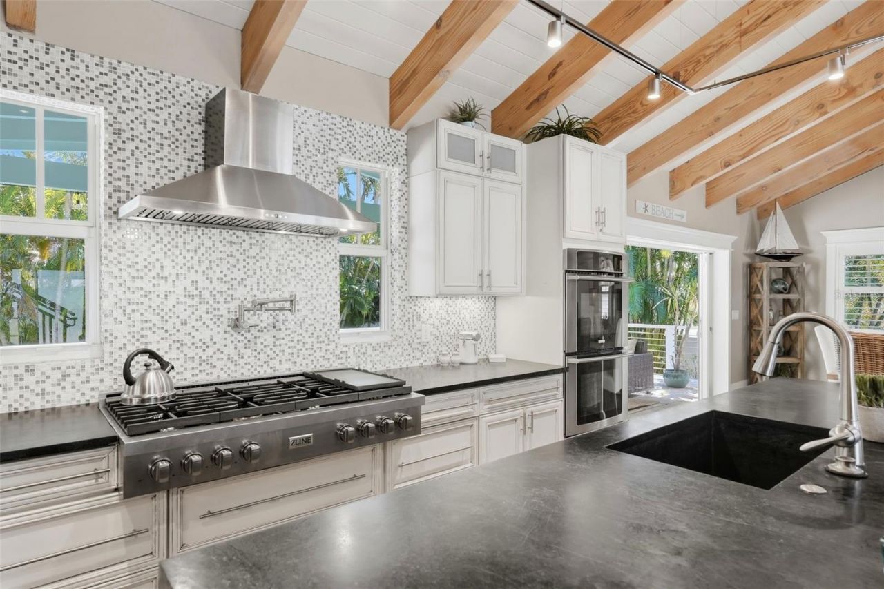 213 84th Street, Holmes Beach, FL 34217 Photo