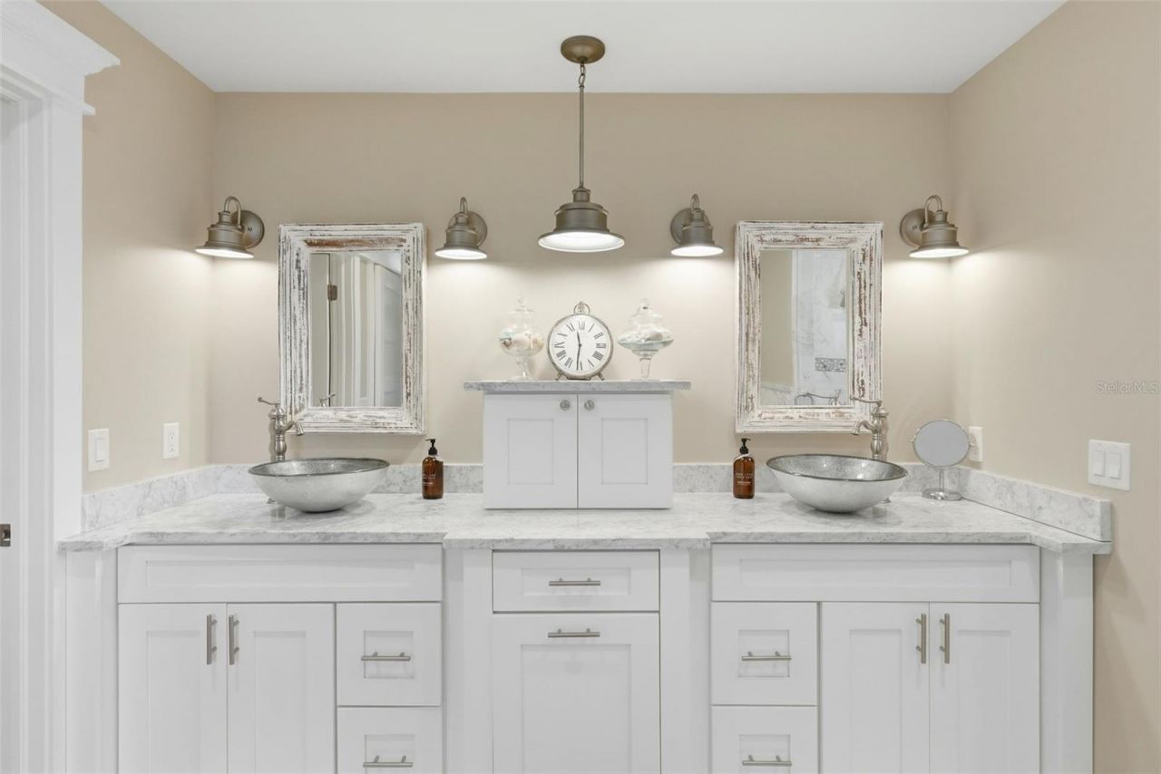 213 84th Street, Holmes Beach, FL 34217 Photo