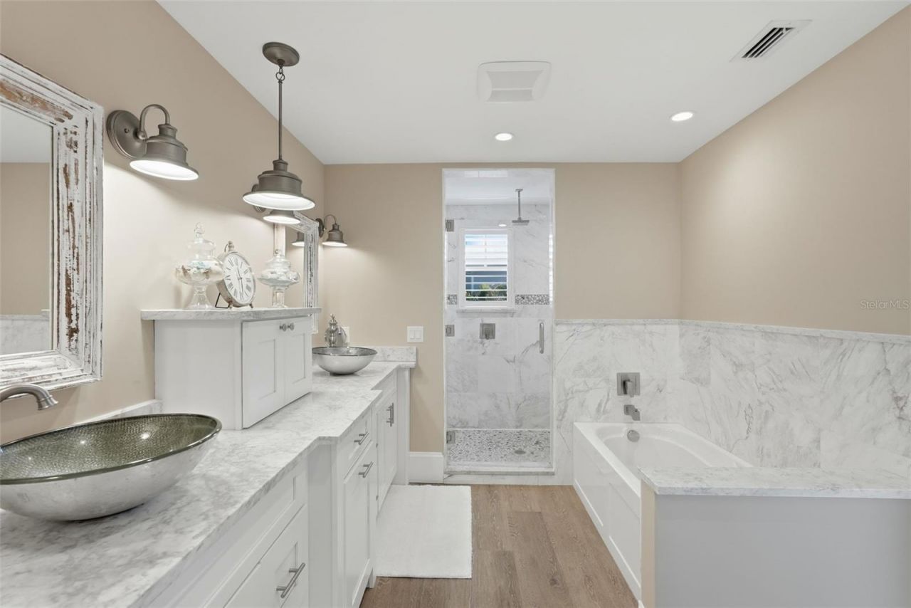 213 84th Street, Holmes Beach, FL 34217 Photo