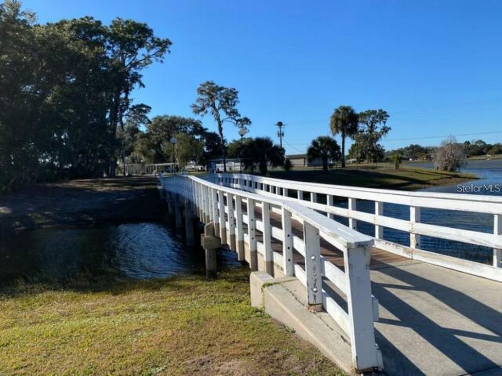 1605 Club Circle , Unit 1605, Lakeshore, FL 33854 Photo