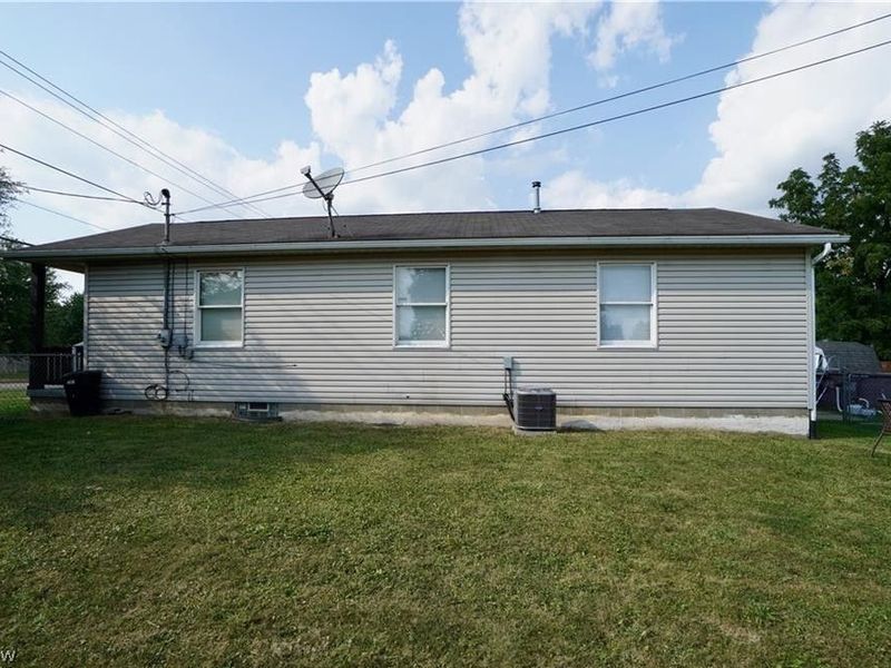 3002 Harmont Avenue NE, Canton, OH 44705 Photo 4