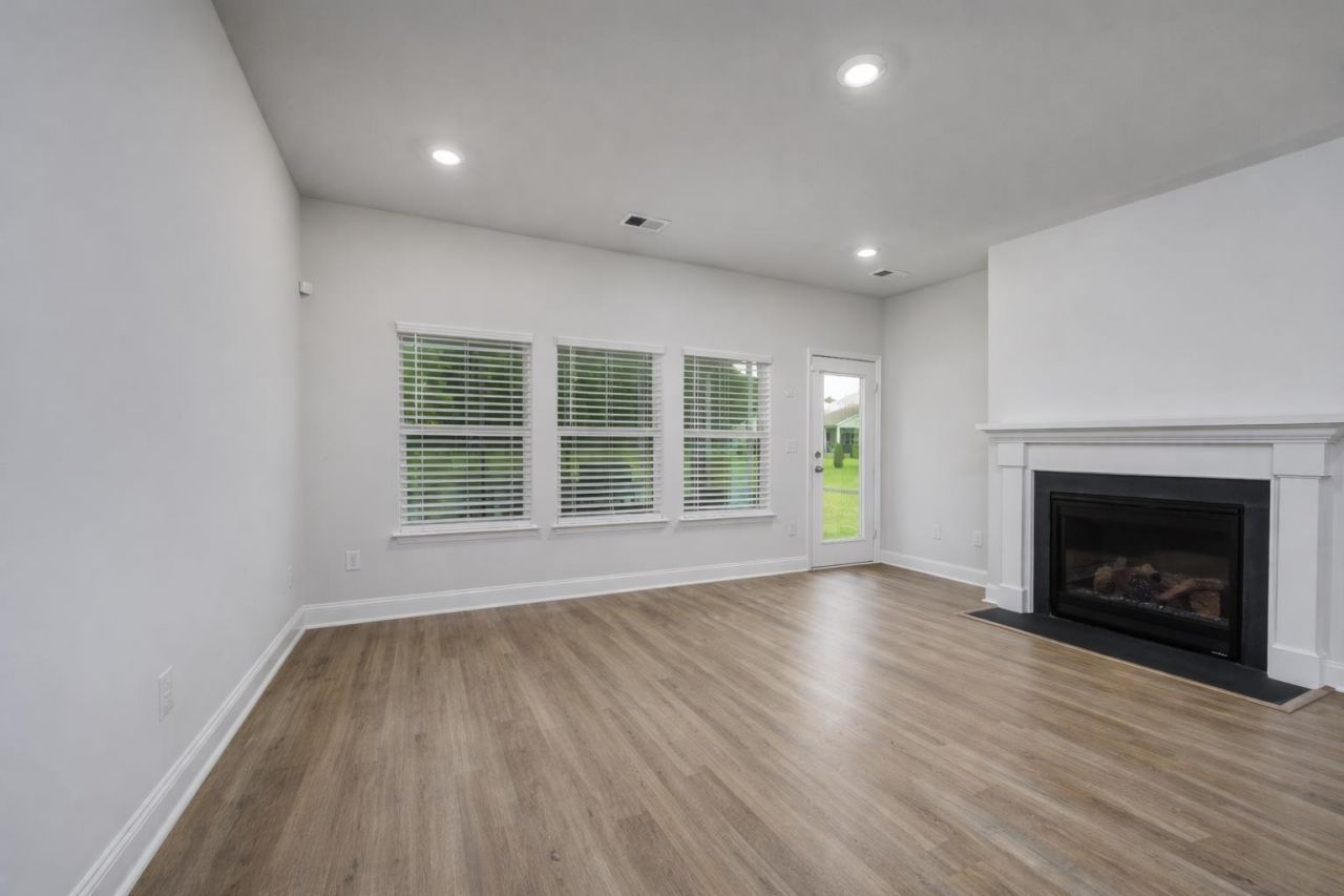 837 Harrison Mill St. Photo 10