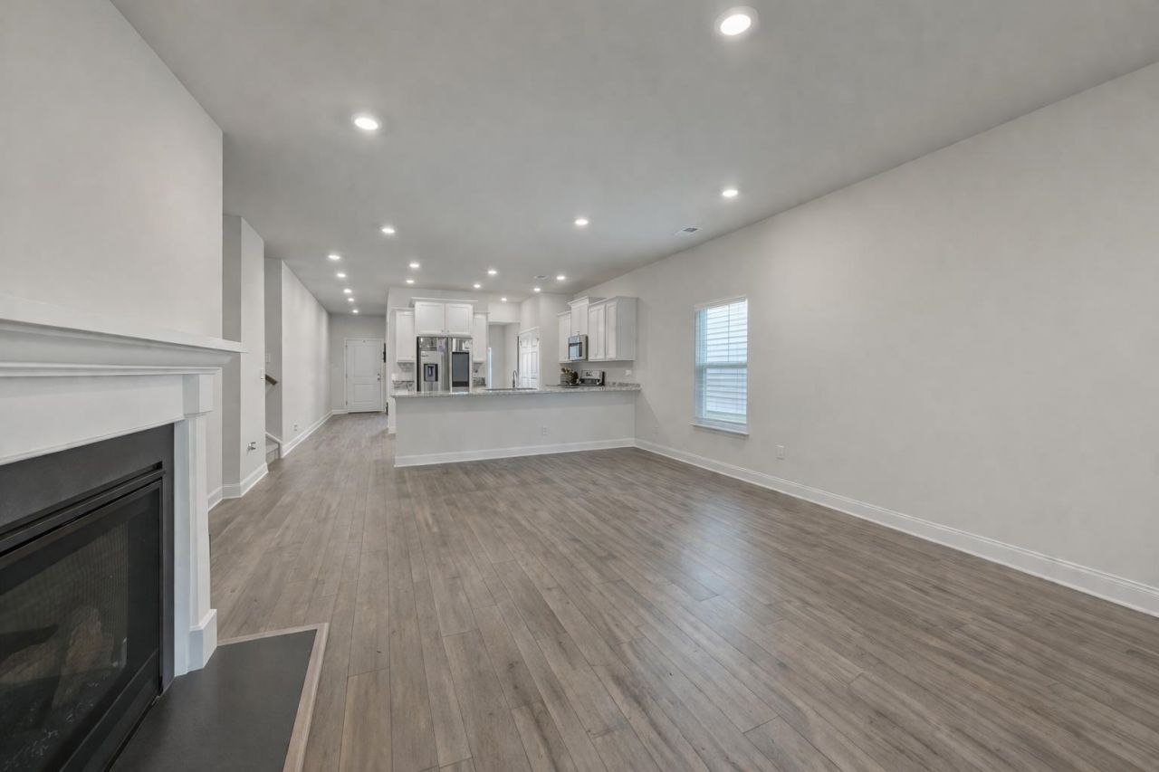 837 Harrison Mill St. Photo 11