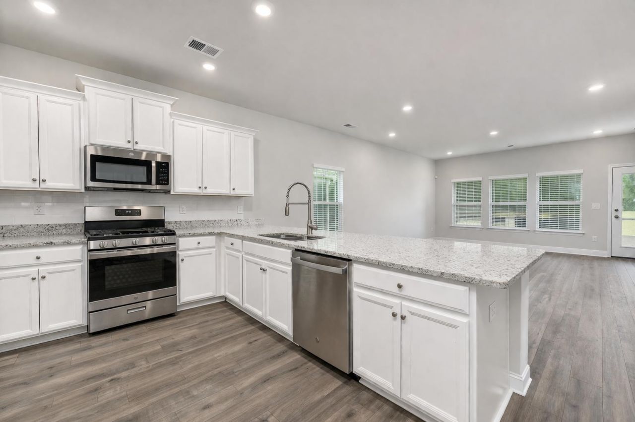 837 Harrison Mill St. Photo 5