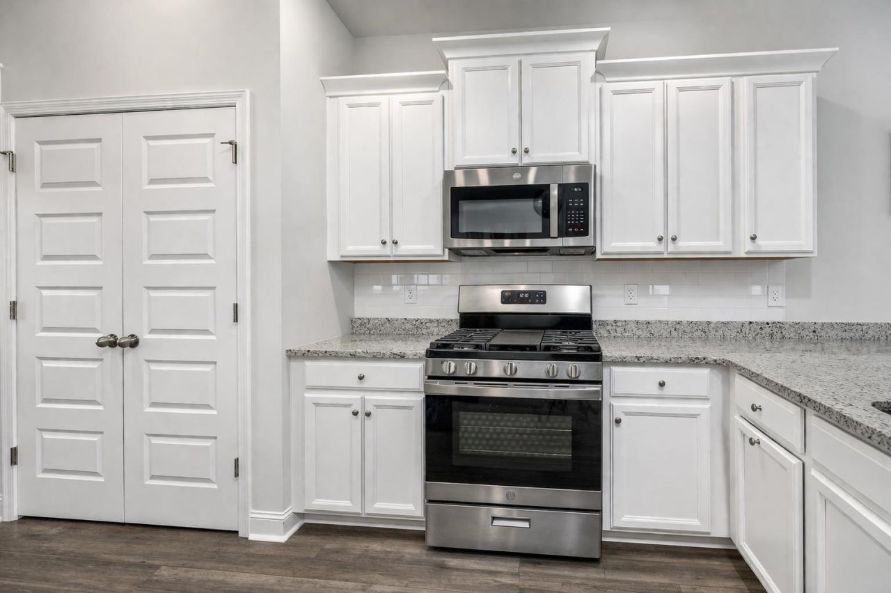 837 Harrison Mill St. Photo 6