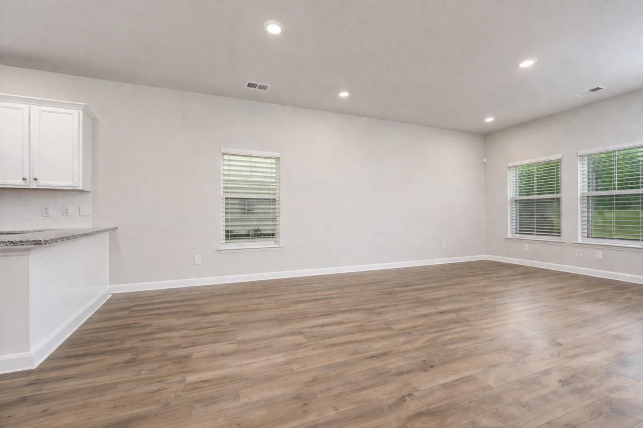 837 Harrison Mill St. Photo 8