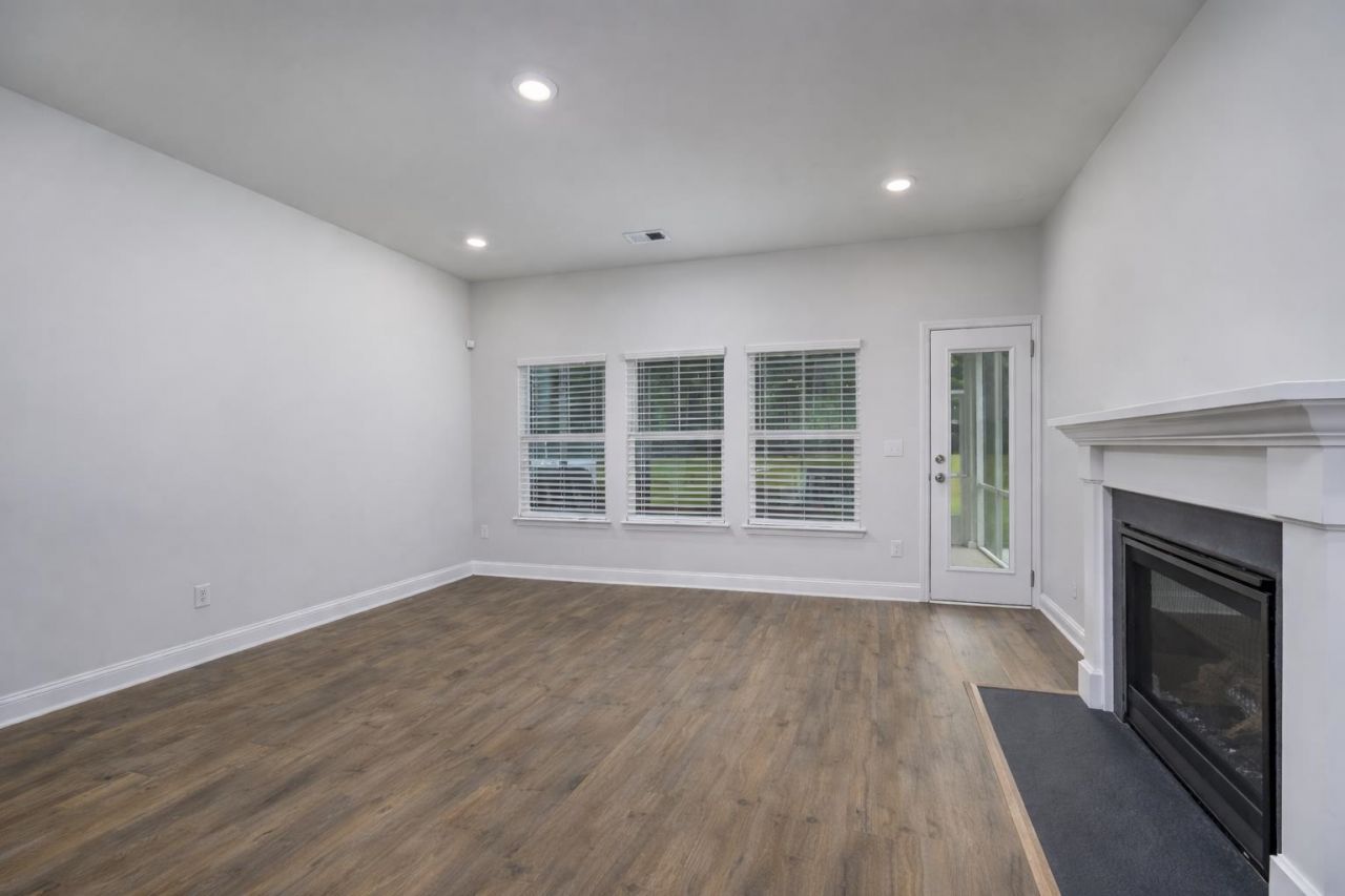 837 Harrison Mill St. Photo 9