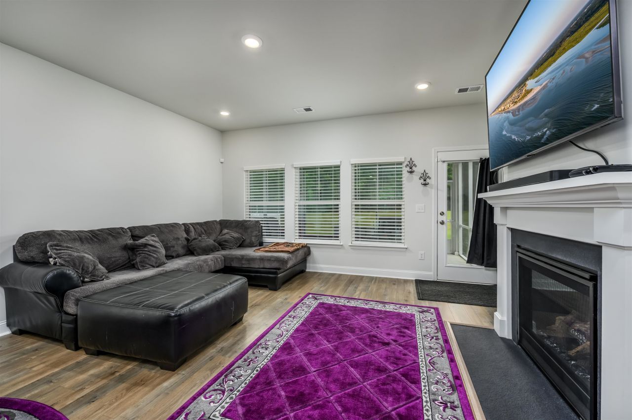 837 Harrison Mill St.  Photo 9