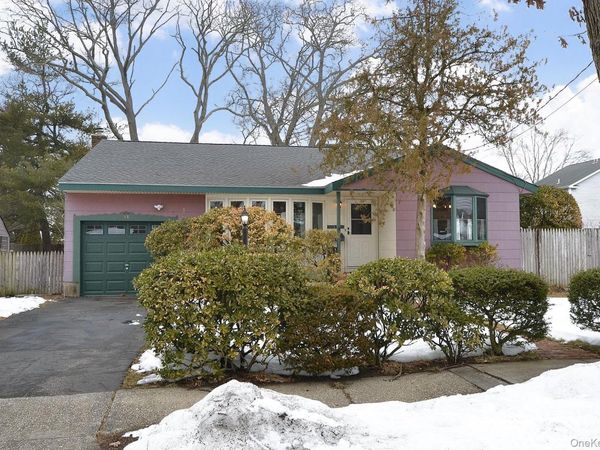 11 Cherokee Street , Massapequa, NY 11758