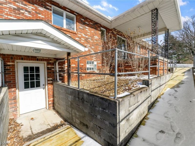 49075 Maple Lane, East Liverpool, OH 43920 Photo 3