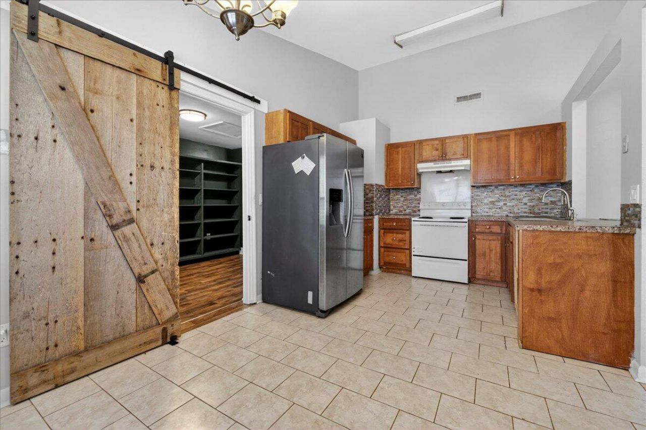 203 Tabby Creek Circle Photo 12